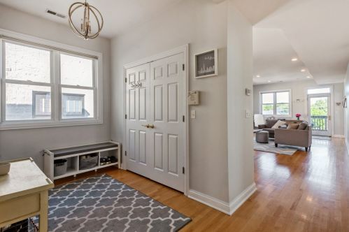 2146 Addison St, Chicago, IL 60618-6172