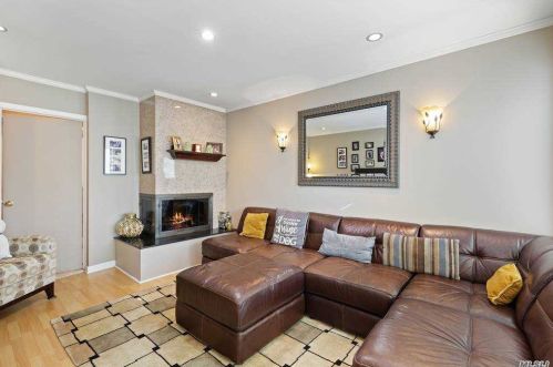 218 Woodsome Rd, Babylon NY 11702-3319 exterior