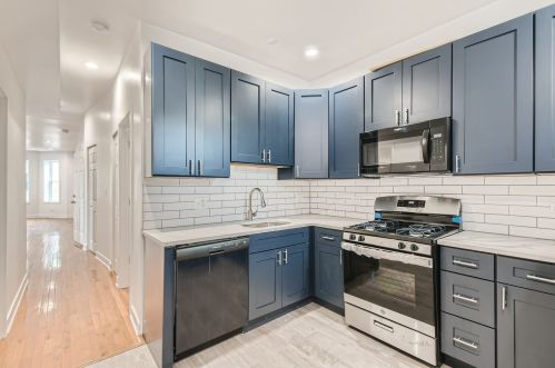 6400 Eberhart Ave, Chicago IL 60637-3325 exterior