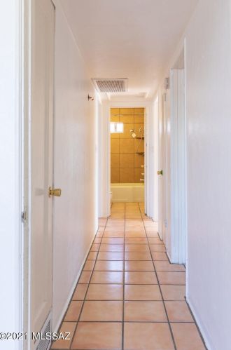 1710 Grant Rd, Tucson AZ 85712-2237 exterior