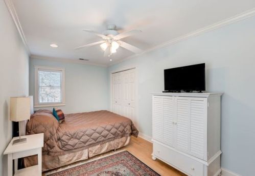 7765 Thorndale Ave, Chicago IL 60631-2351 exterior