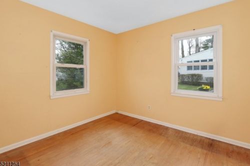 47 Dawn Dr, Clark NJ 07066-1401 exterior