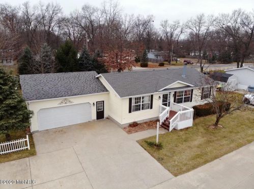 1893 Latas Ln, Meskegon MI 49442-6835 exterior