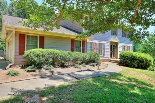 1888 Harbour Oaks Dr, Lithonia, GA 30078-2316