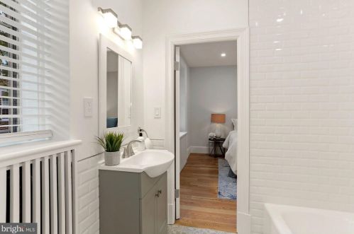 1514 17th St, Washington DC  20036-6227 exterior