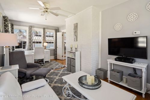 70 Emerald Pl, Clark NJ 07066-1410 exterior