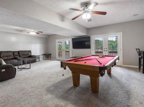 8474 Lake Dr, Lithonia GA  30039-6562 exterior