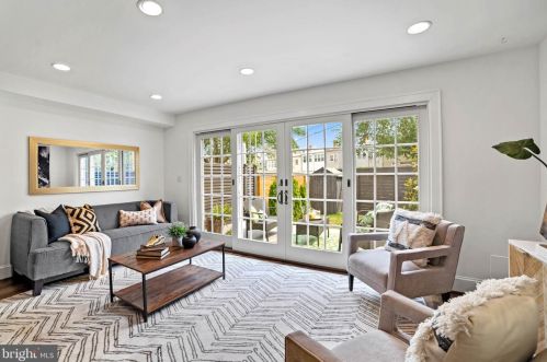 1713 Bay St, Washington DC 20003-1647 exterior