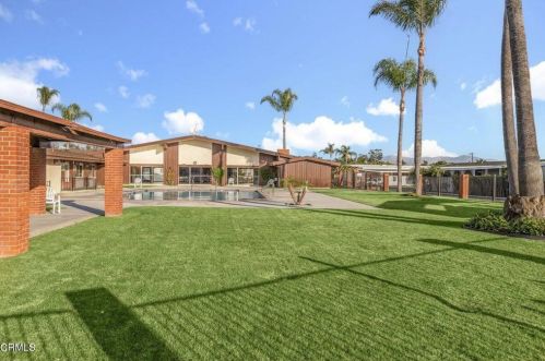 131 Rainbow Dr, Oxnard CA  93033-6921 exterior