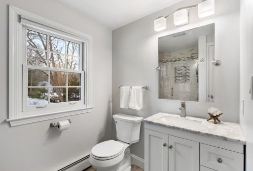 31 Candlestick Rd, North Andover MA 01845-3235 exterior