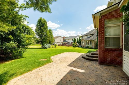 301 Fairways Ln, Lyndon Twp MI 48118-2130 exterior