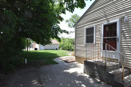 135 Martin Ln, Milwaukee WI 53207-4976 exterior