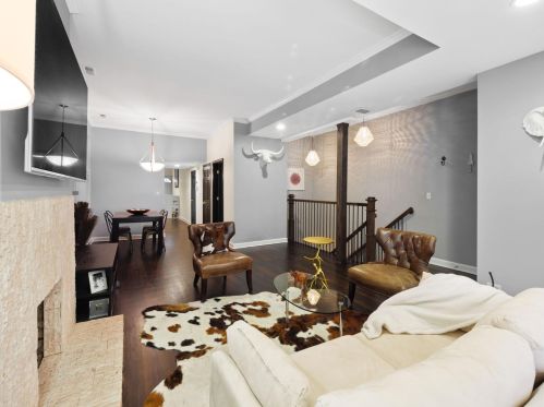 2828 Orchard St, Chicago, IL 60657-5214