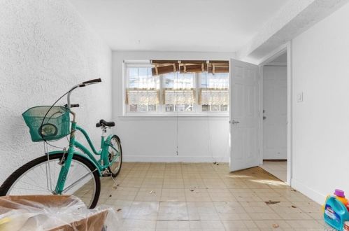 256 Robinson Ave, Bronx NY 10465-3139 exterior