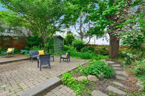 41 4th St, Providence RI 02906-3756 exterior