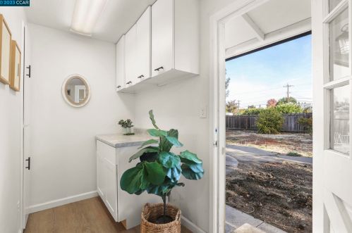 1872 Queens Rd, Concord CA  94519-1722 exterior