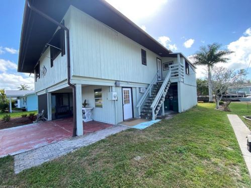 2718 Shoreview Dr, Naples FL 34112-5813 exterior