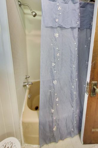 1818 Lunt Ave, Chicago IL 60645-3005 exterior