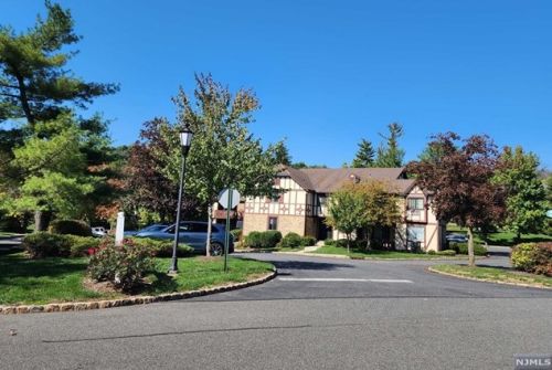 5 Avon Ct, Chatham Township, NJ 07928-1766