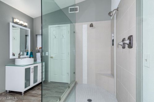 13229 40 St, Phoenix AZ 85018-1601 exterior