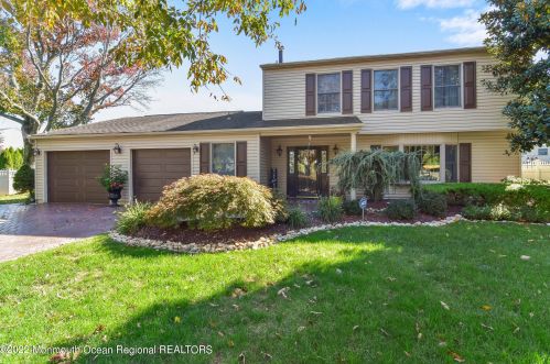 7 Carlisle Ct, Hazlet, NJ 07730-1702