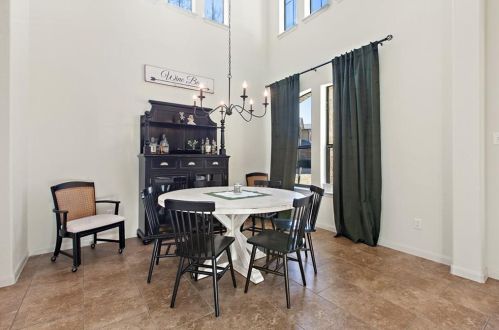 5120 Allamanda Dr, Austin TX 78739-2120 exterior