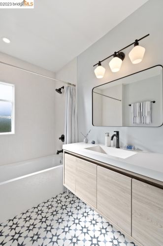 1410 Lincoln St, Berkeley CA 94702-1229 exterior