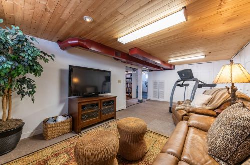 2722 Lefeber Ave, Milwaukee WI 53210-1140 exterior