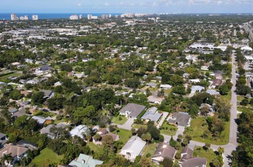 1364 Cypress Wood Dr, Naples FL 34103-3869 exterior