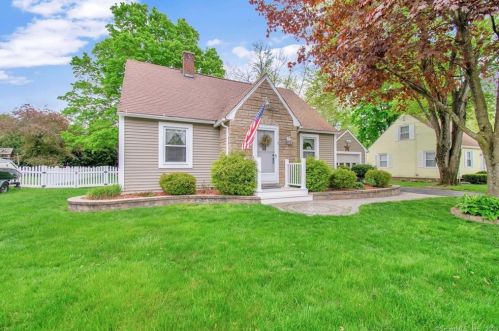 9 Allen St, Enfield, CT 06082-4715