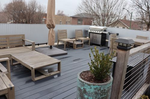 559 37th St, Chicago IL 60609-1063 exterior