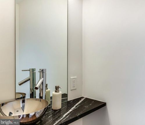 1261 26 St, Philadelphia PA 19146-4402 exterior