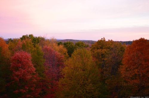 242 Barrack Hl Rd, Ridgefield CT 06877-3006 exterior