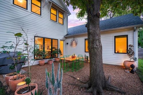 1911 Alegria Rd, Austin TX 78757-3219 exterior