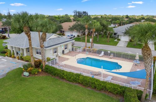1753 Dove Tail Dr, Fort Pierce FL  34982-8018 exterior