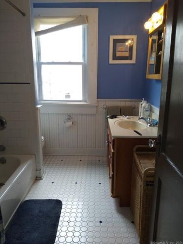 12 Winfield Ct, Norwalk CT 06855-2117 exterior