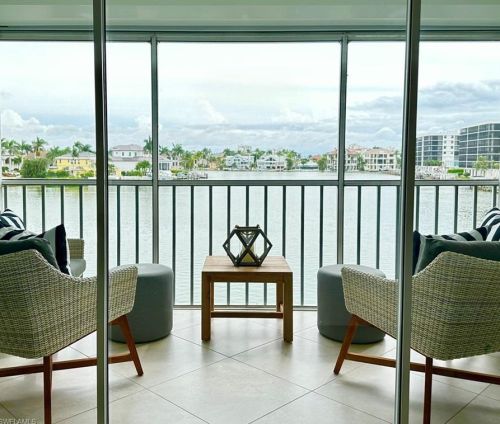 10682 Gulf Shore Dr, Naples FL 34108-3009 exterior