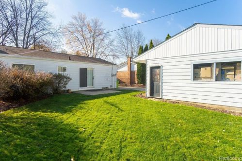 529 Rewold Dr, Rochester MI  48307-2232 exterior