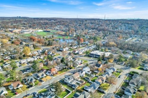 721 Pleasant Vly Way, Town Center NJ 07052-2810 exterior