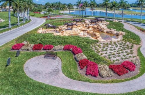 8978 Shenendoah Cir, Naples FL 34113-1670 exterior