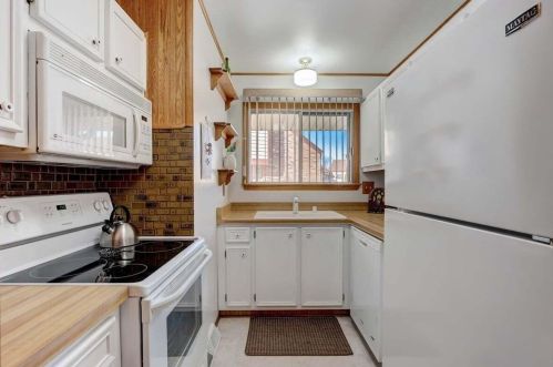 3951 College Ave, Milwaukee WI  53221-4542 exterior