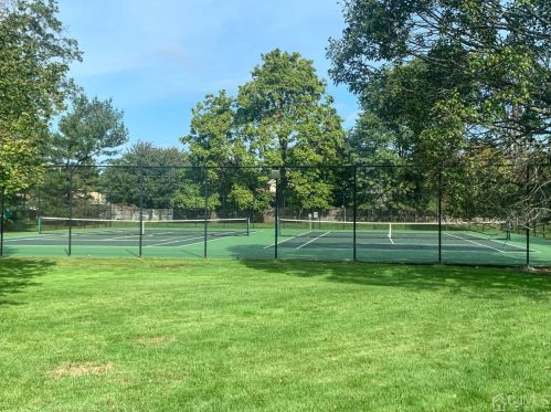 67 Gate House Ln, Edison NJ  08820-4008 exterior