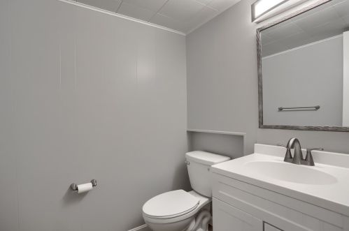 2630 Fairgreen Dr, Pittsburgh PA  15241-2916 exterior