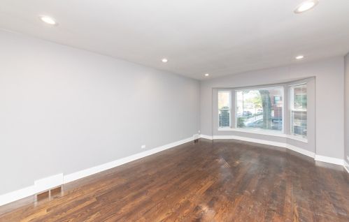 6758 Artesian Ave, Chicago IL  60645-4614 exterior