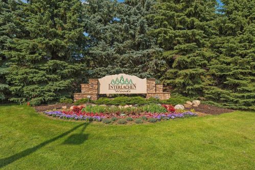 8932 Hunters Trl, Saint Paul MN  55125-9182 exterior