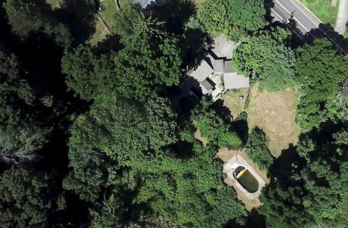 151 Salem Rd, Ridgefield CT 06877-3122 exterior