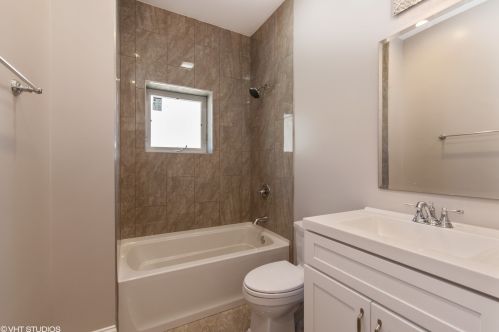 4317 Calumet Ave, Chicago IL 60616-3934 exterior