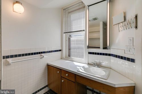 2302 Locust St, Philadelphia PA 19139-4517 exterior