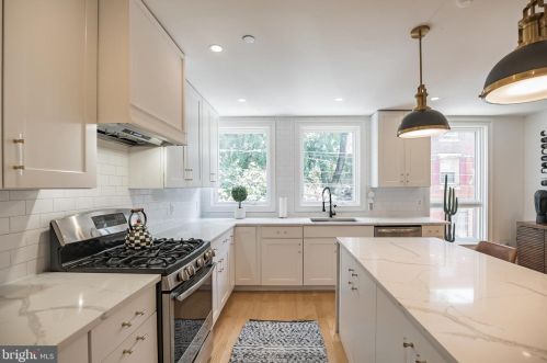 1018 Leithgow St, Philadelphia PA  19123-1421 exterior