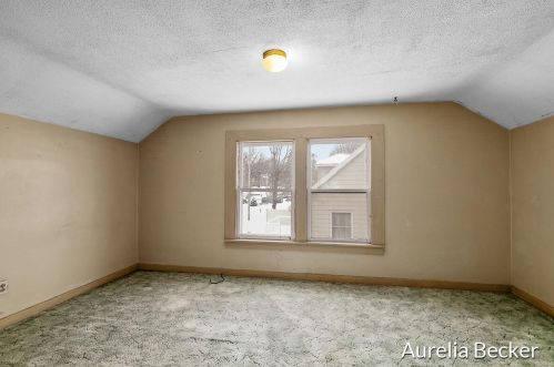 1711 Fulton St, Grand Rapids MI 49506-1814 exterior